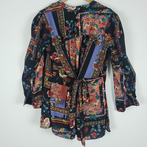 Tolani collection floral button down top - Picture 5 of 9